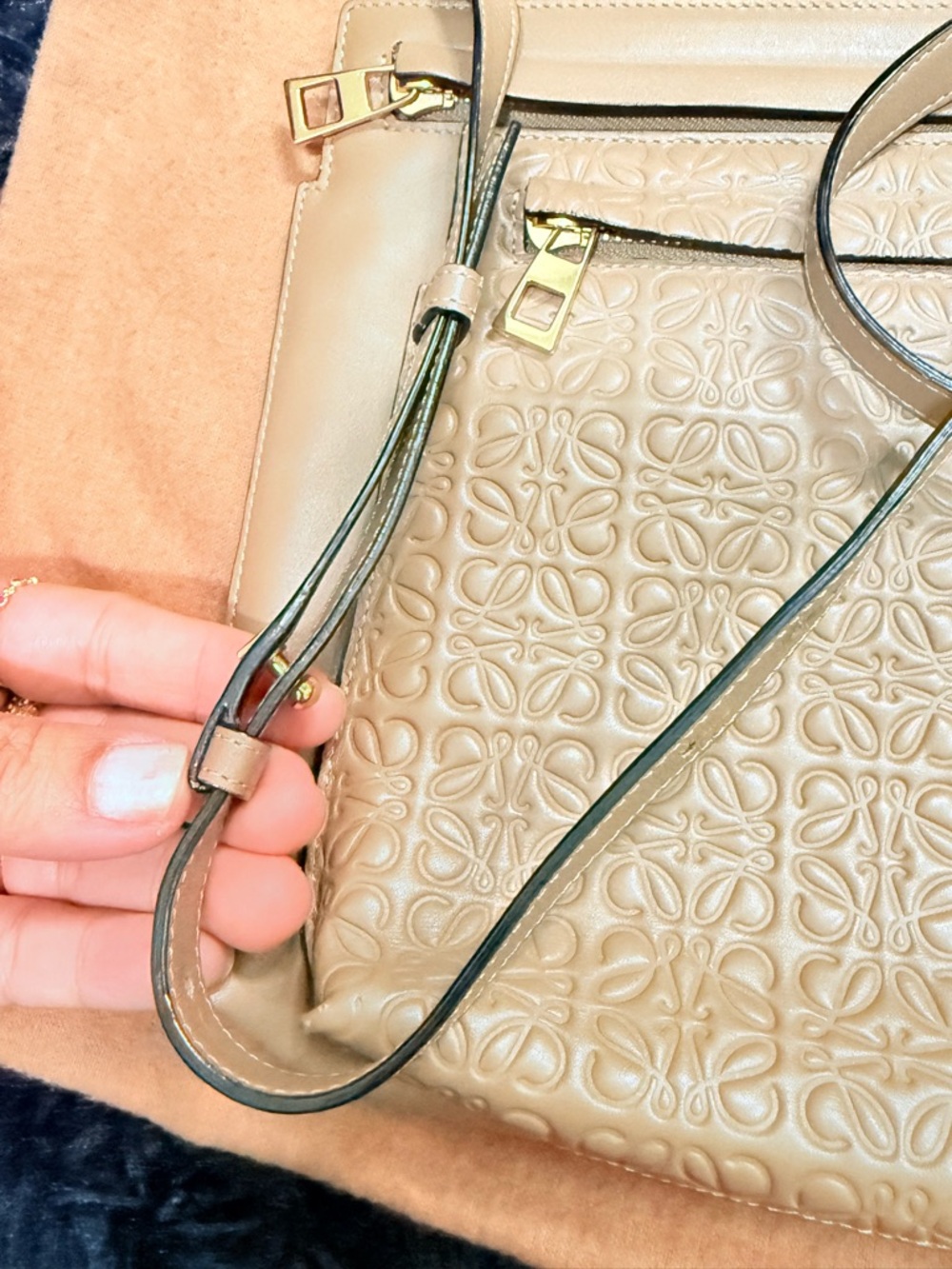 Loewe tan leather interior with gold logo plaque Like NEW condition!